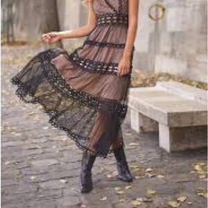 Choklate Paris elegant lace dress size S